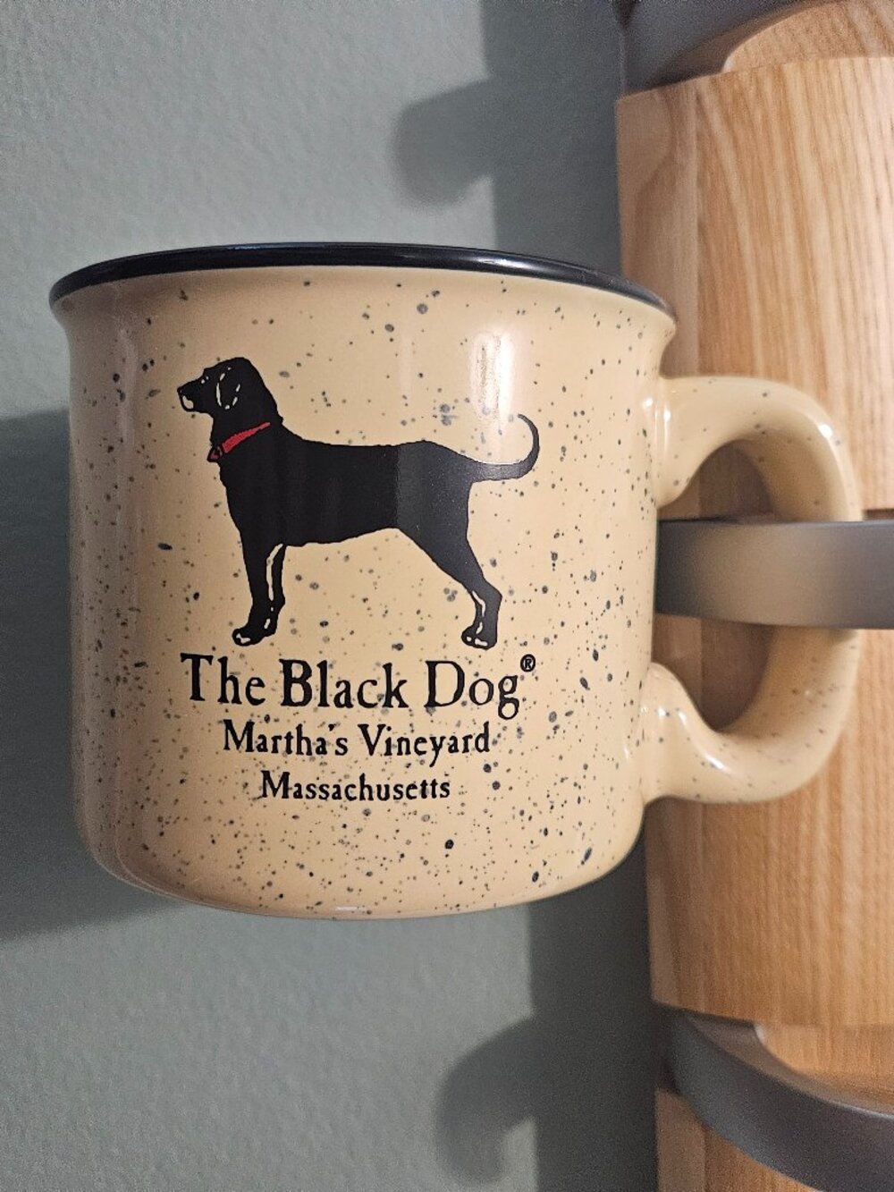 Black Dog Martha's Vineyard Ceramic Diner Style Mug 12 ounces Beige Tan Speckled